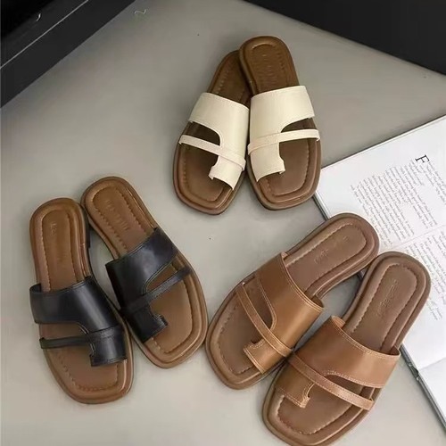 Minimalist open-toe flat sandals with an Instagram-inspired, versatile, casual vacation style for outdoor wear, toe-out design for outings, summer flat sandals