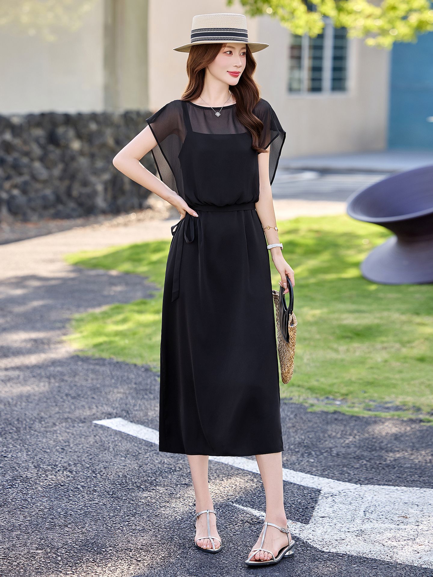 Đầm chữ A eo thắt dây tay ngắn cổ điển dáng midi — màu đen, Điểm sóng