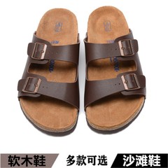 夏の足の指の女子学生のコルクの底のスリッパ