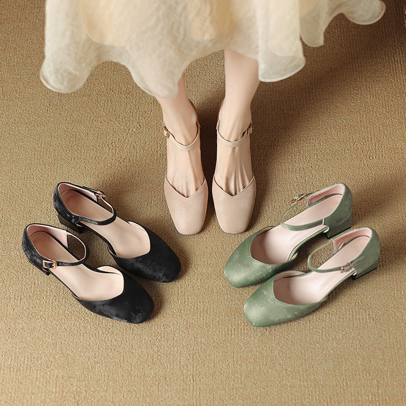 31 -- 43 большие и маленькие кроссовки новые китайские туфли на толстом каблуке