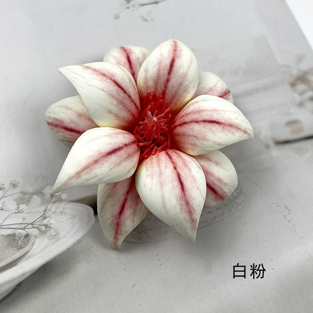 Simulación de flores eva mano