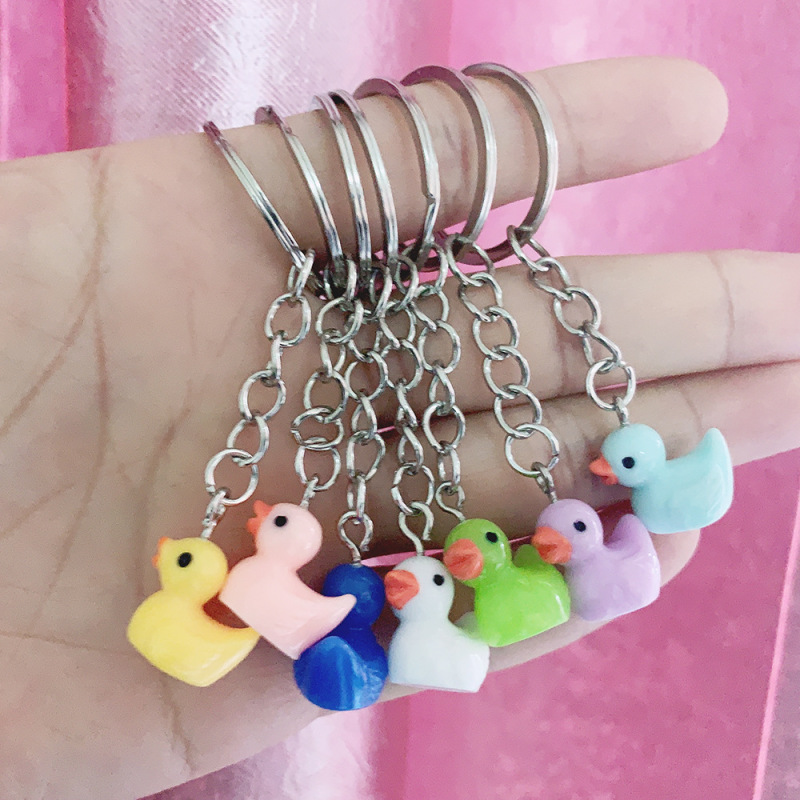 Cross-border simple animal resin small yellow duck keychain duck pendant key ring satchel backpack pendant accessories