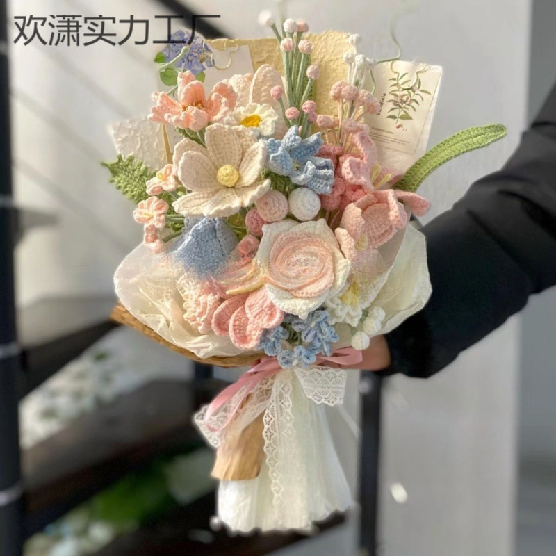 完成した誕生日の女の子の親友の手編みの花束、ニットウール、実用的な卒業ギフト、古いかぎ針編みの花束|undefined