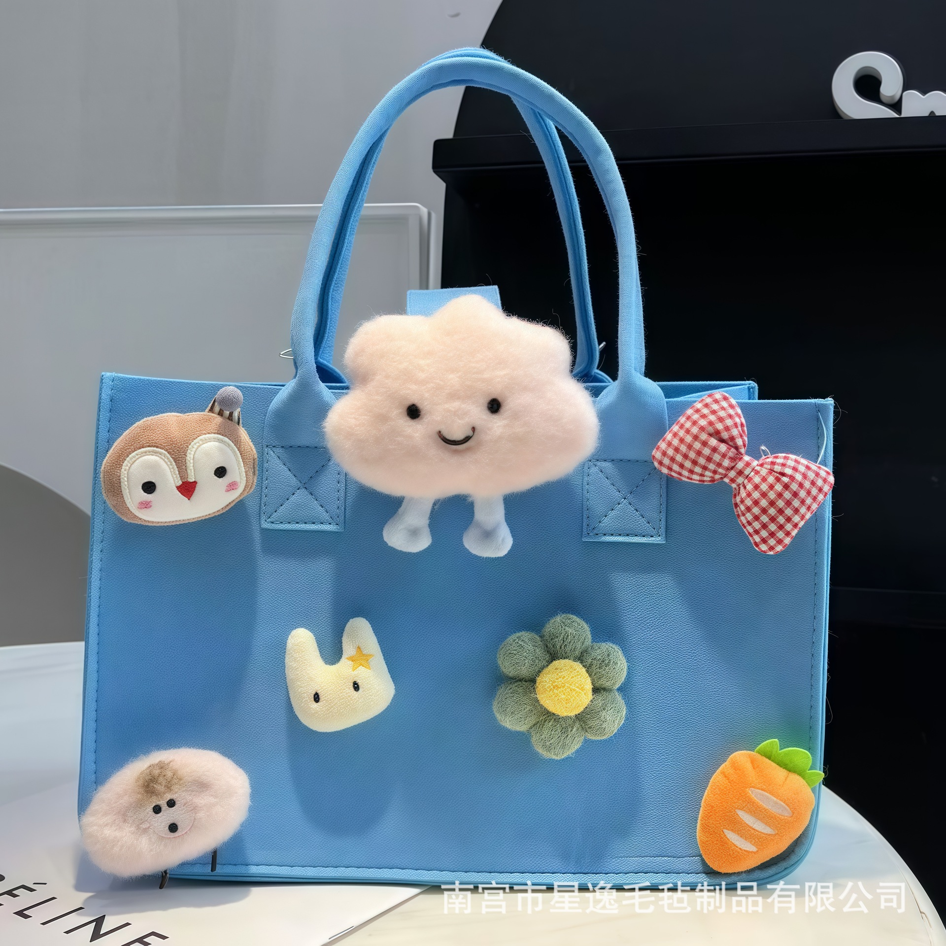 하늘색 인형 모델, 30*20*18