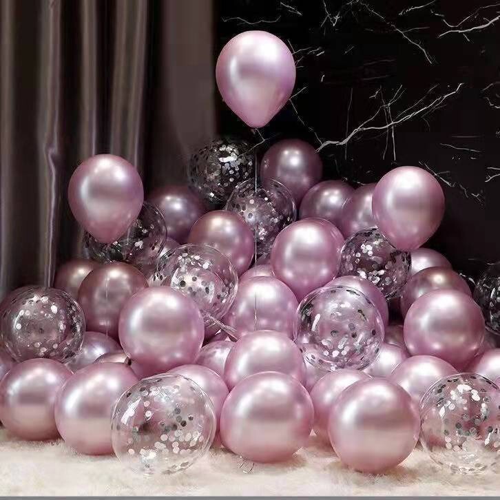 誕生日に風船を配置して結婚します。現場に風船を配置します。|undefined