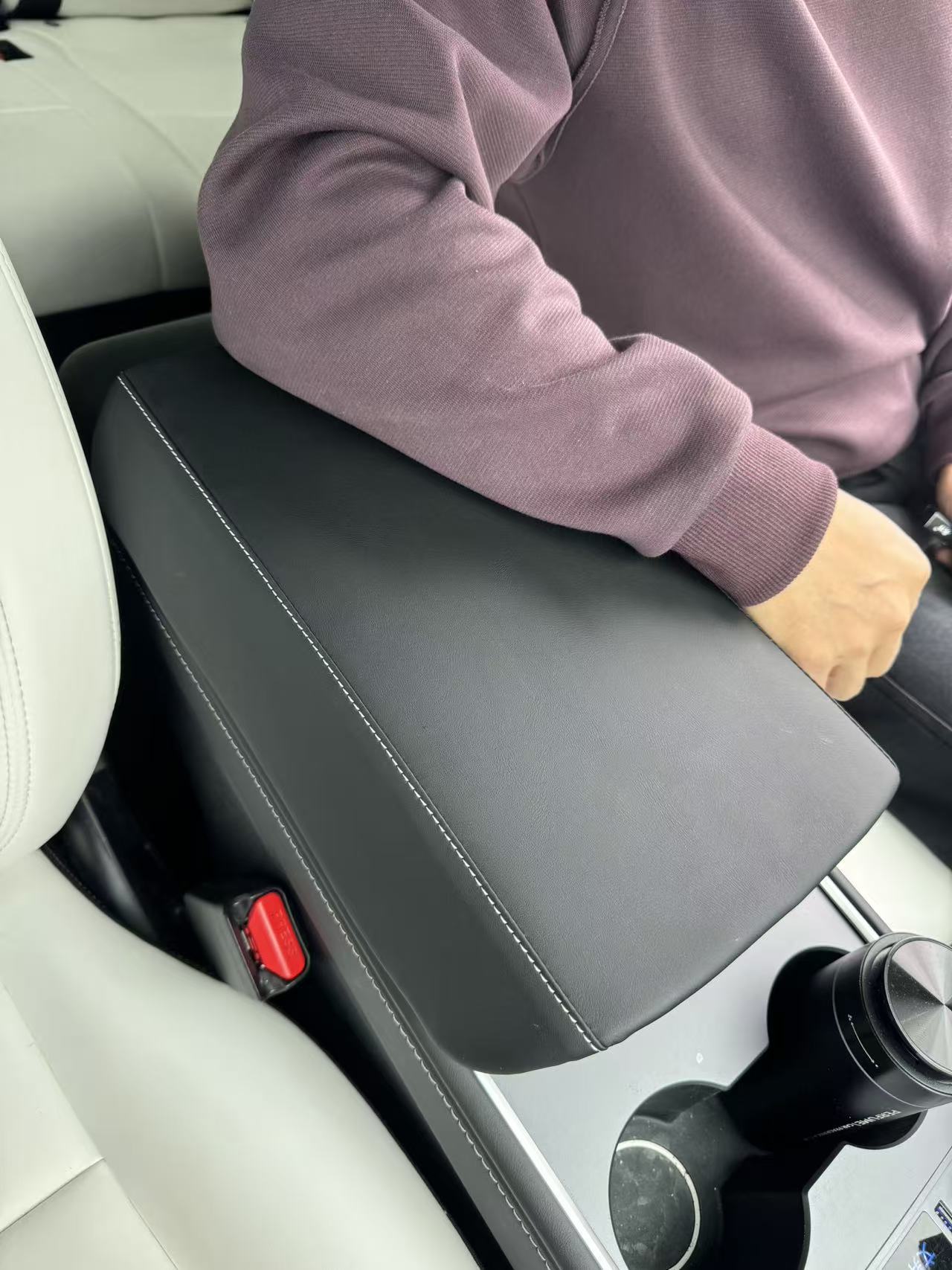Suitable for Tesla's New Version Model 3Y/Yl Car Armrest Box Storage Box Protective Cover Armrest Box Heightening Pad