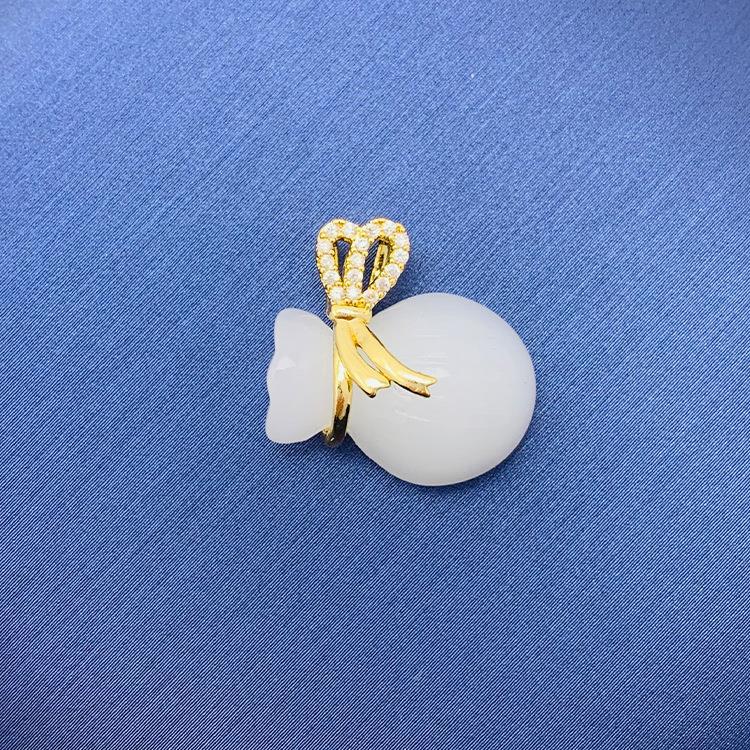 Tiktok Venta caliente colgante al por mayor auto-seleccionado 100 cobre colgante único con fuente de cadena de fábrica al por mayor sin cadena