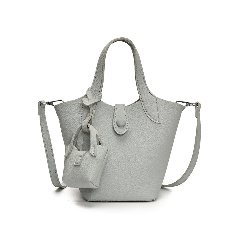 2025 nuevo bolso de canasta de verduras con patrón de lichi para mujer bolso de cubo de gran capacidad de alta calidad diseño de nicho bolso de mensajero de un solo hombro