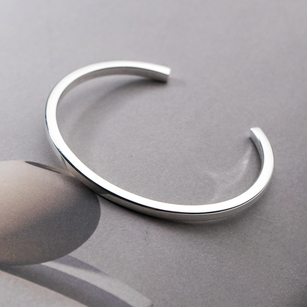 Pulsera abierta brillante minimalista de plata de ley S925, línea geométrica, diseño de nicho, apertura, joyería de mano S5802