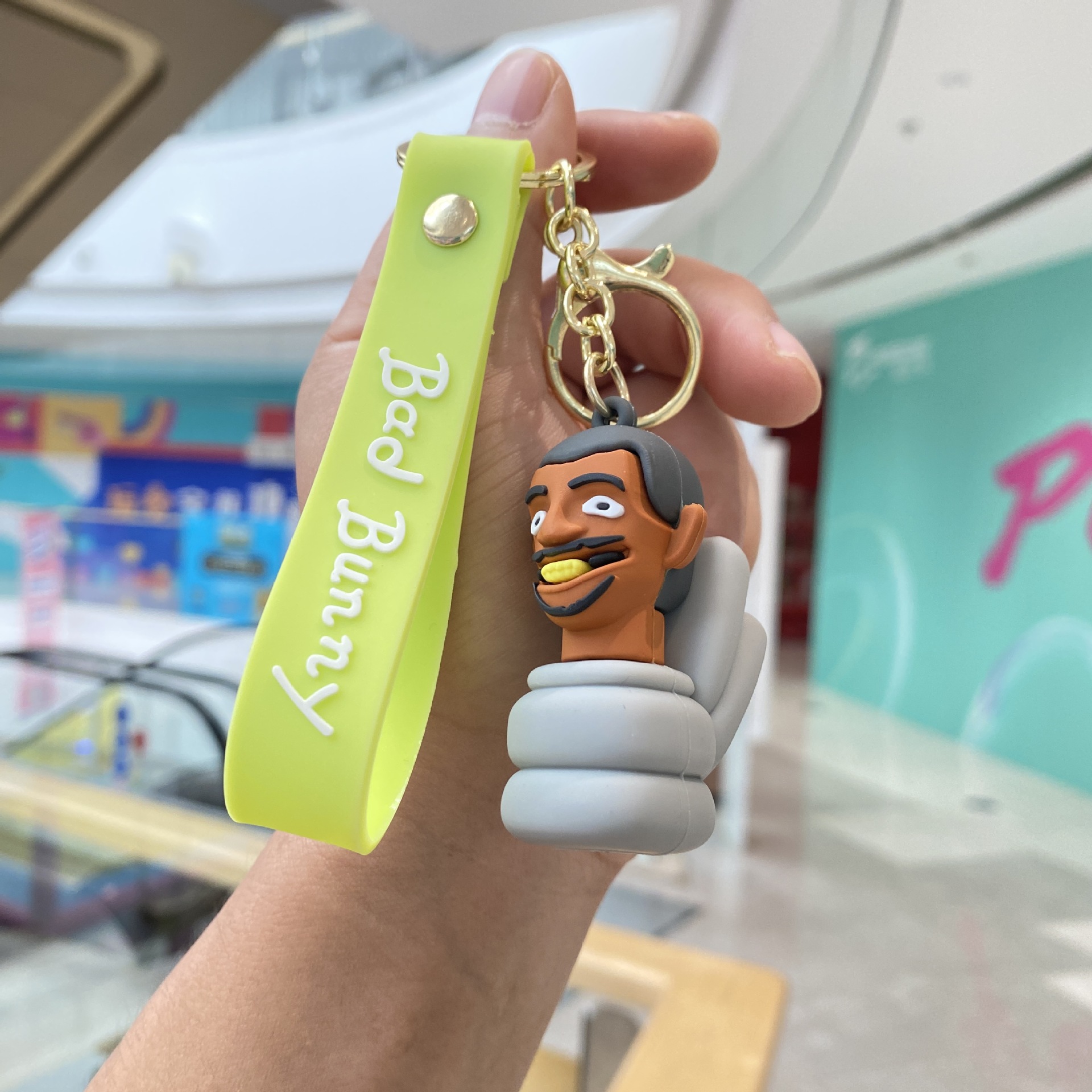 Cross-border skibidi aseo hombre llavero muñeca mochila colgante adornos de coche pequeño regalo al por mayor