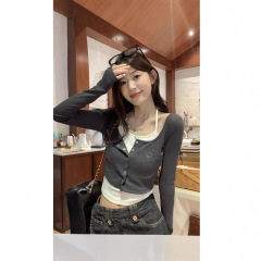 【工厂现货】别致假两件辣妹长袖T恤女秋季修身显瘦短款上衣