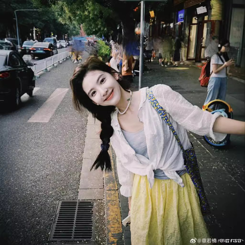 Zhang Ruonan's Same Korean Style White Ruffled Lace Dotted Fungus Pleated Sunscreen French Shirt Top