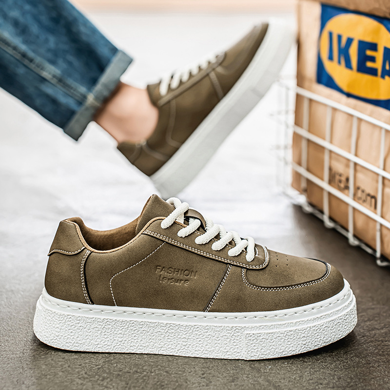 Zapatos de hombre de gran tamaño, zapatillas transpirables de cuero No. 46, nueva tendencia de verano 2025, zapatos de cuero deportivos casuales antideslizantes de suela gruesa