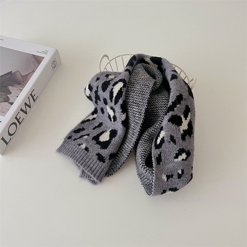 회색 표범 스카프