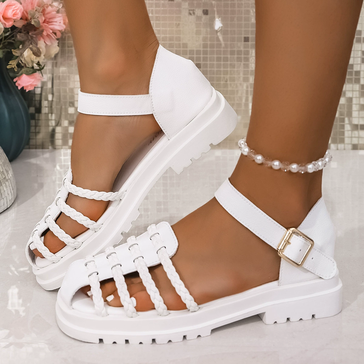 Летние сандалии и шлепанцы на танкетке с толстой подошвой и плетеным верхом, большие размеры, экспорт в Европу и Америку, женская обувь в римском стиле, 2025 год.