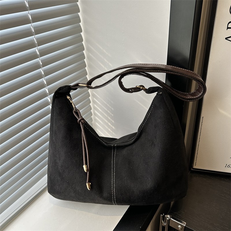 Bolsa de seda de gran capacidad otoño y invierno nuevo ocio simple bolso de mujer de viaje de trabajo de hombro único retro bolso de mochila