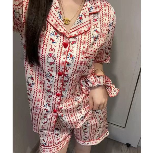 Venta al por mayor transfronteriza de tiras rojas KT pijamas de seda de hielo pantalones cortos de manga corta de verano para mujer cárdigan de dibujos animados dulce traje de servicio a domicilio fresco
