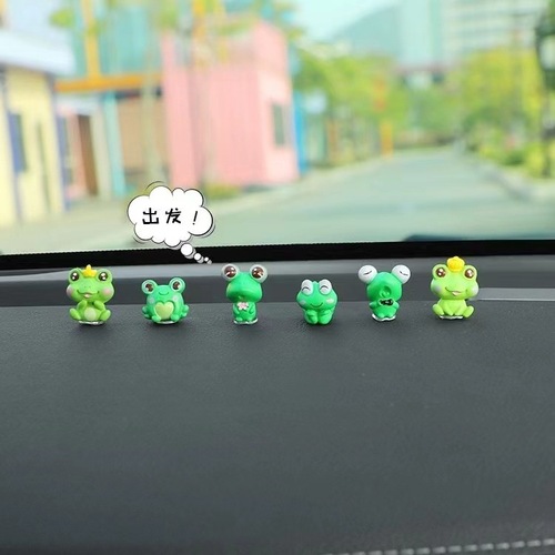 青蛙王子汽车摆件网红治愈可爱卡通公仔车内中控台电脑屏幕装饰品