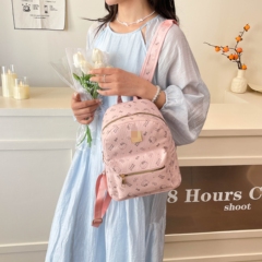 跨境潮流2025hellokitty学生通勤书包百搭款高级可爱学院风双肩包