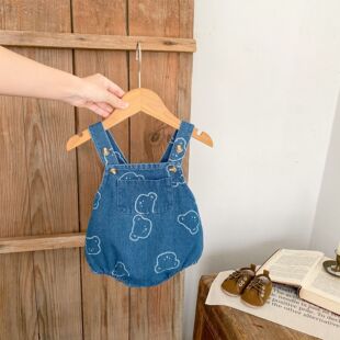 2025 New Spring Wear Baby Baby Boys and Girls Baby Jeans Bear Head Printed Strap Hare Triangle Climbing Suit