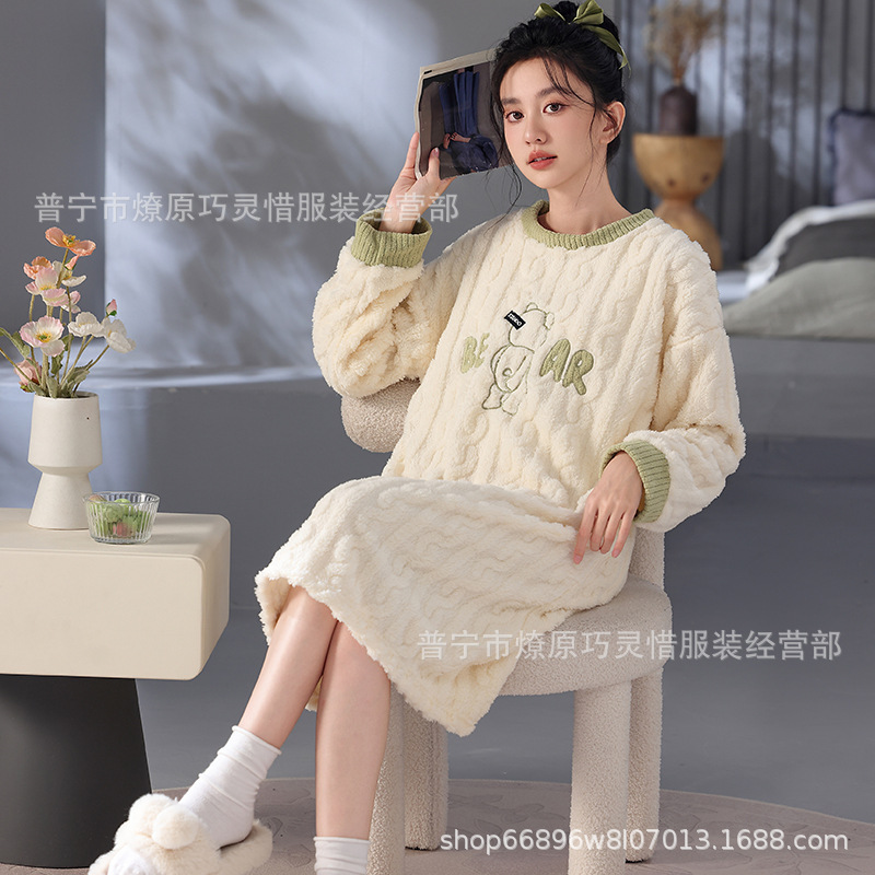Pijamas de mujeres otoño invierno de franela lindo dibujo animado 2024 nuevo coral de lana gruesa falda cálida ropa para el hogar