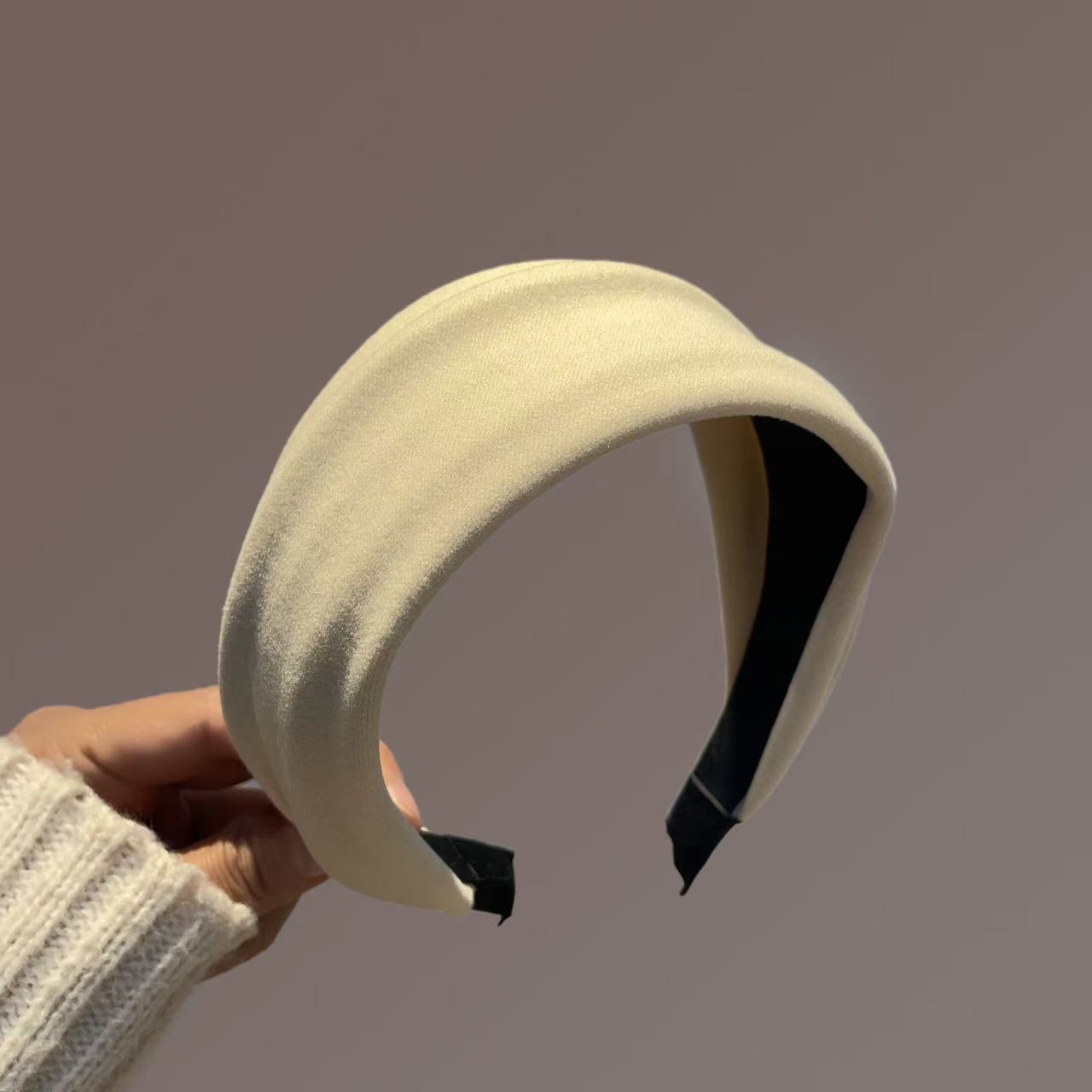 Beige velvet wide-brimmed headband