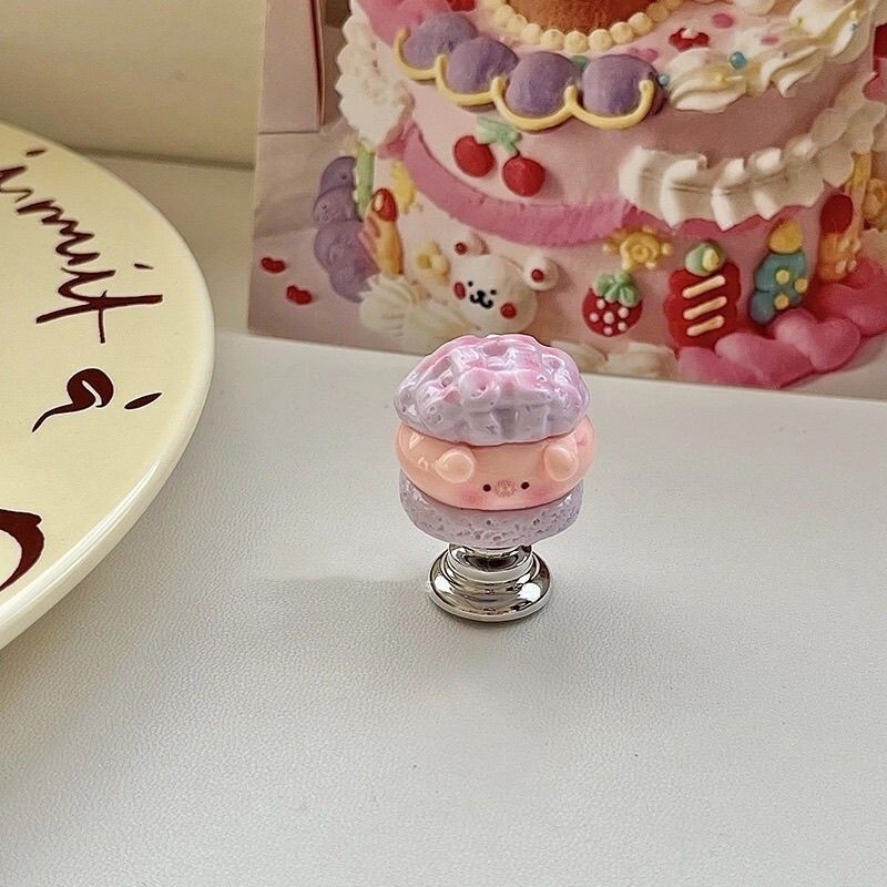 かわいいパイナップルのブタのブタの便器は圧力器の爪の専用の補助の神器のボタンの通用の防水の水槽を押します。|undefined