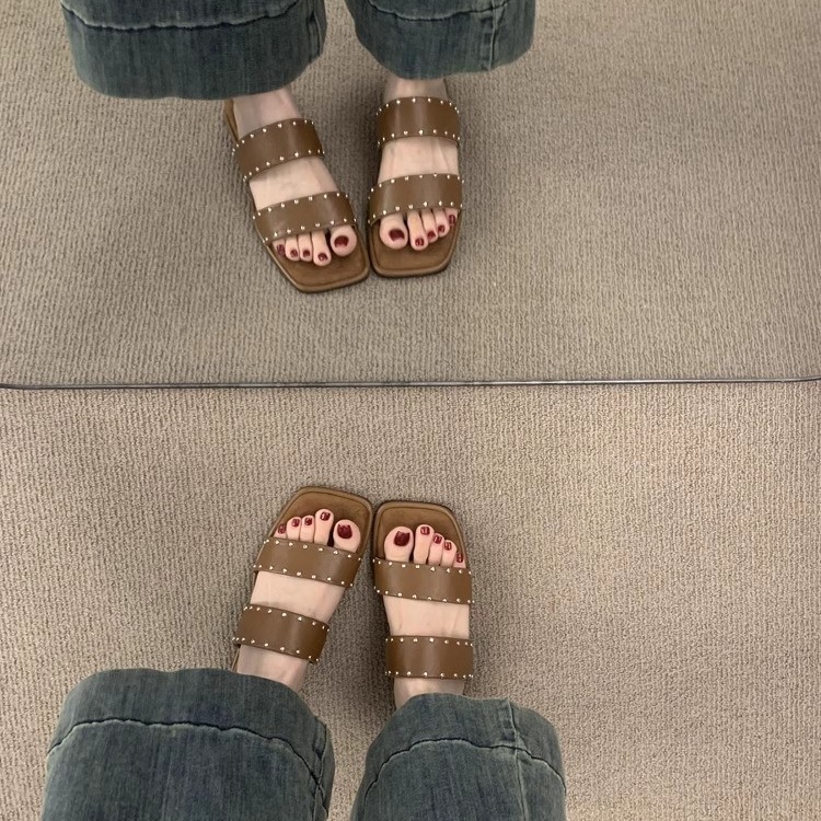 Remaches retro franceses con pequeñas zapatillas de tacón de cuña para mujer en verano, sandalias de playa de ocio de vacaciones junto al mar, sandalias