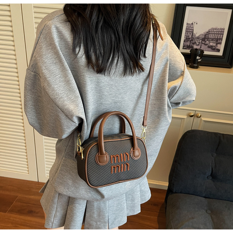 Women's bag 2025 Summer New style trendy and stylish small square bag, Boston retro hand-held pillow bag, single-shoulder crossbody bag undefined