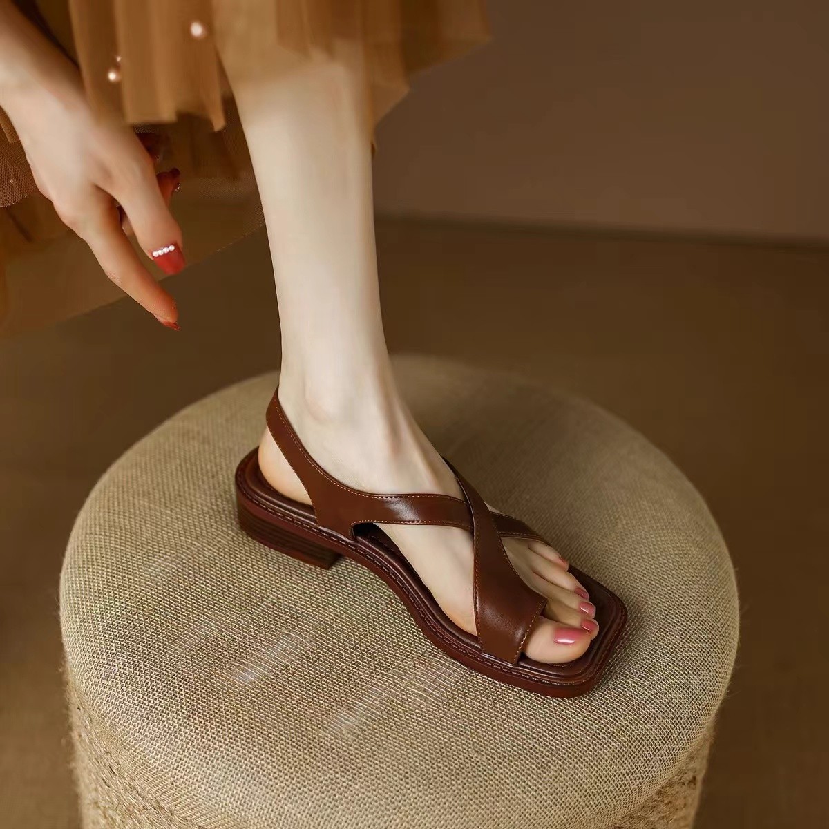 fashionable brown retro comfortable sandals flat