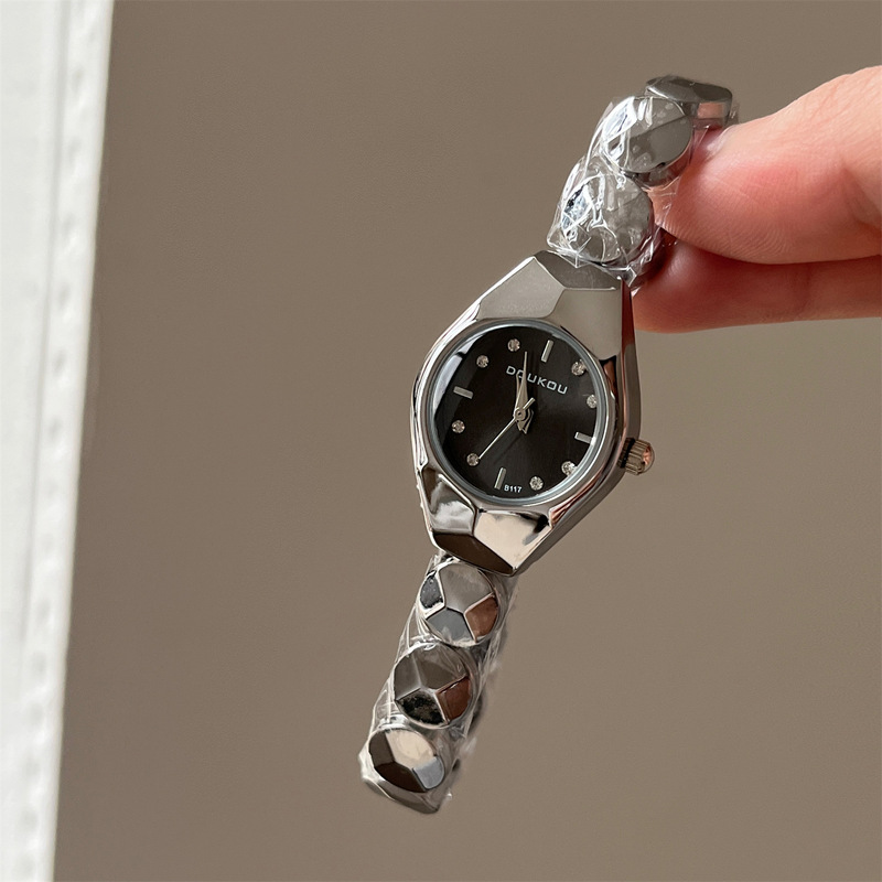 メーカー卸売ホットセール絶妙なコンパクト気質レディースウォッチシンプルでファッショナブルな個性インスタイルクォーツ腕時計女性用|undefined