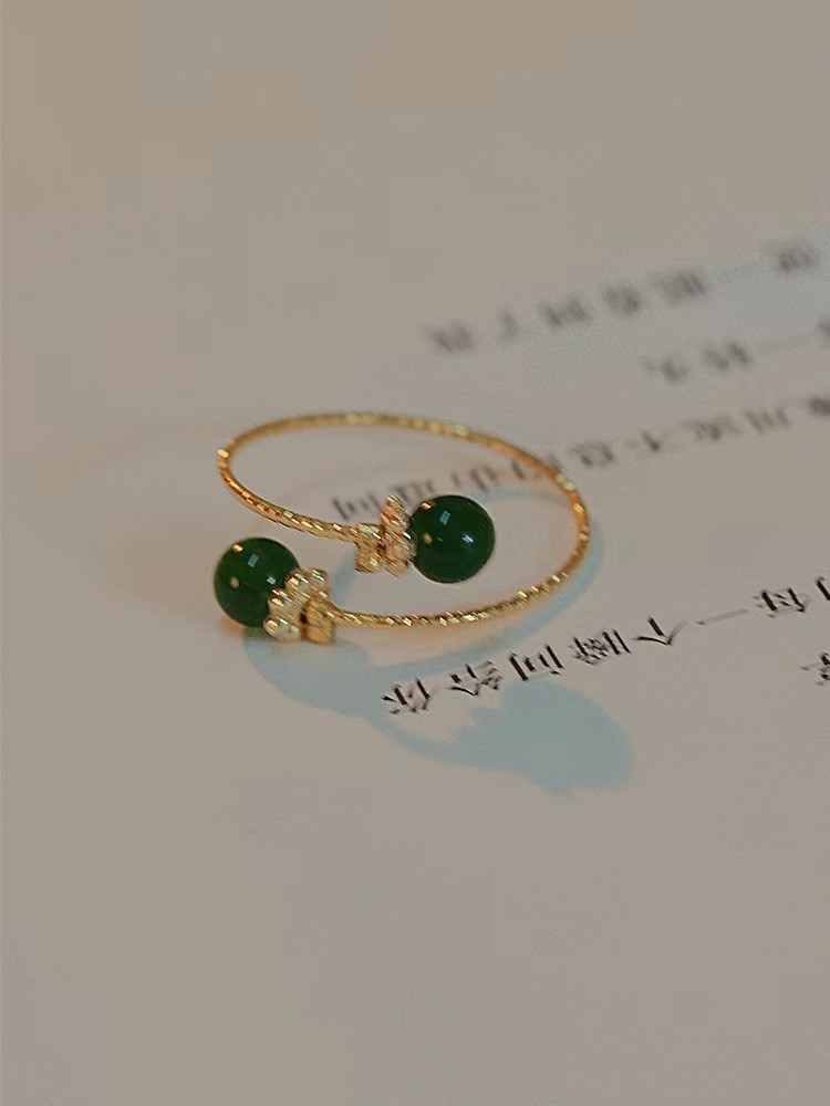 Anello minimalista, retrò e delicato per donna, di tendenza, in stile Instagram, con smeraldo dorato e giada Hetian, anello di lusso leggero e raffinato._voghion.com