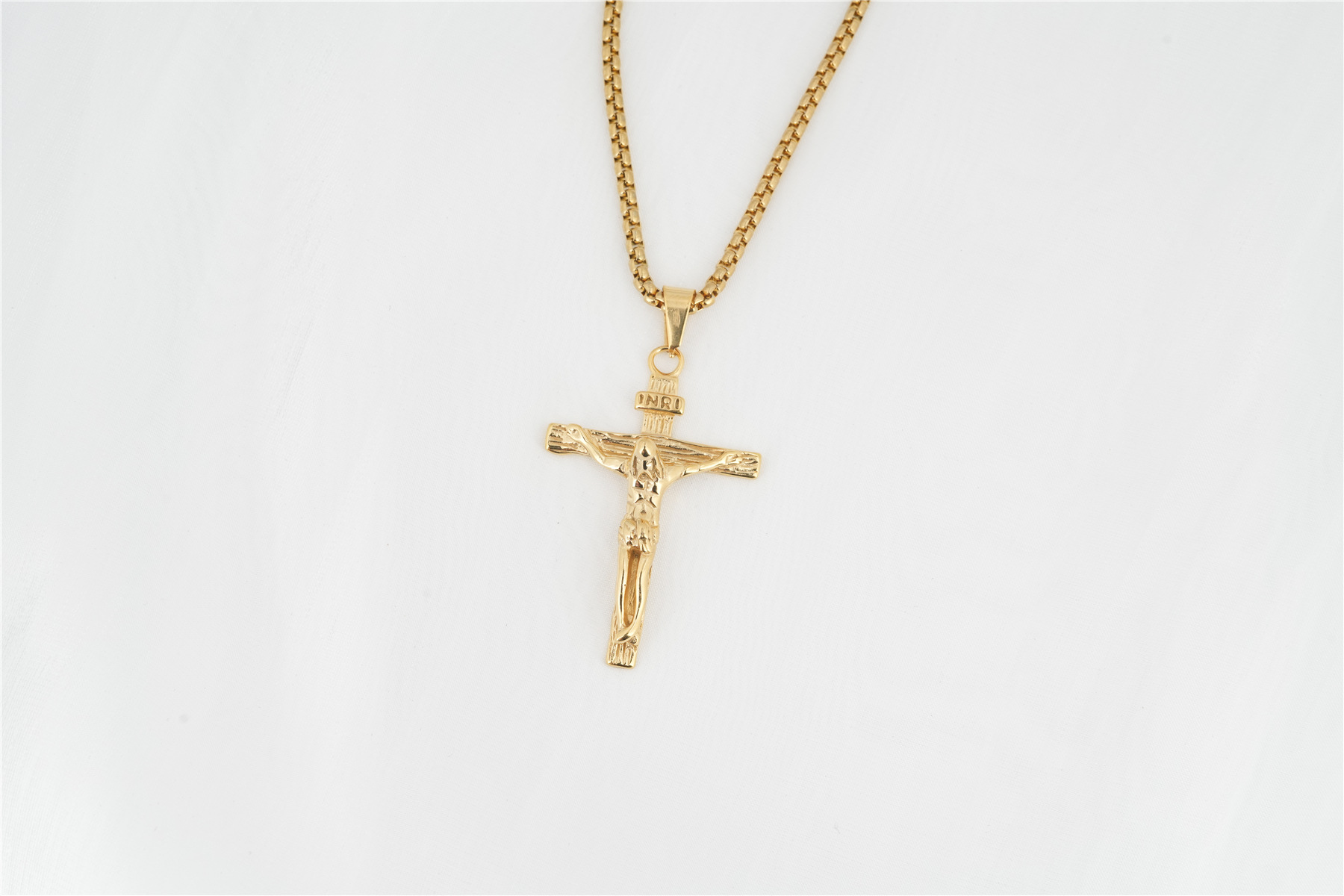 Cross Pendant Necklace Image 4