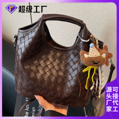 时尚编织手提大包包女2025新款复古大容量水桶包高级感单肩斜挎包