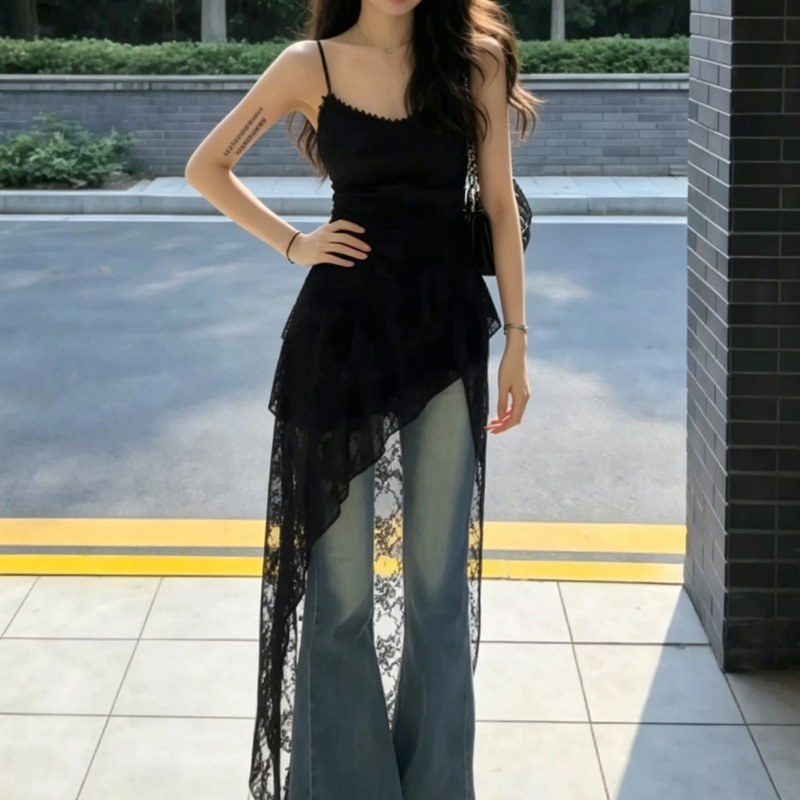 Irregular Black Lace Suspender Dress for Women, Perfect for Summer Seaside Vacations, with a Stunning and Elegant Waist-Cinching Slim-Fit Long Skirt Irregular Black Lace Suspender Dress for Women, Perfect for Summer Seaside Vacations, with a Stunning and Elegant Waist-Cinching Slim-Fit Long Skirt