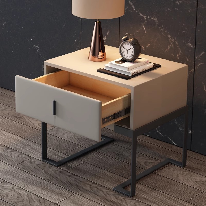 Moderna mesa de cama de lujo ligera italiana minimalista diseño de hierro forjado de madera maciza alta sensación de dormitorio cuero dormitorio gabinete de cama