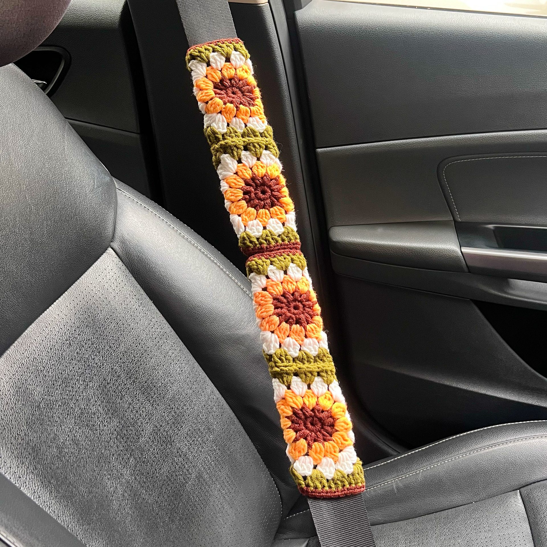 Car Seat Belt Shoulder Pads, Hand-Crocheted with Chrysanthemum and Sunflower Designs, Fashionable and Versatile Cross-Border Seat Belt Protectors