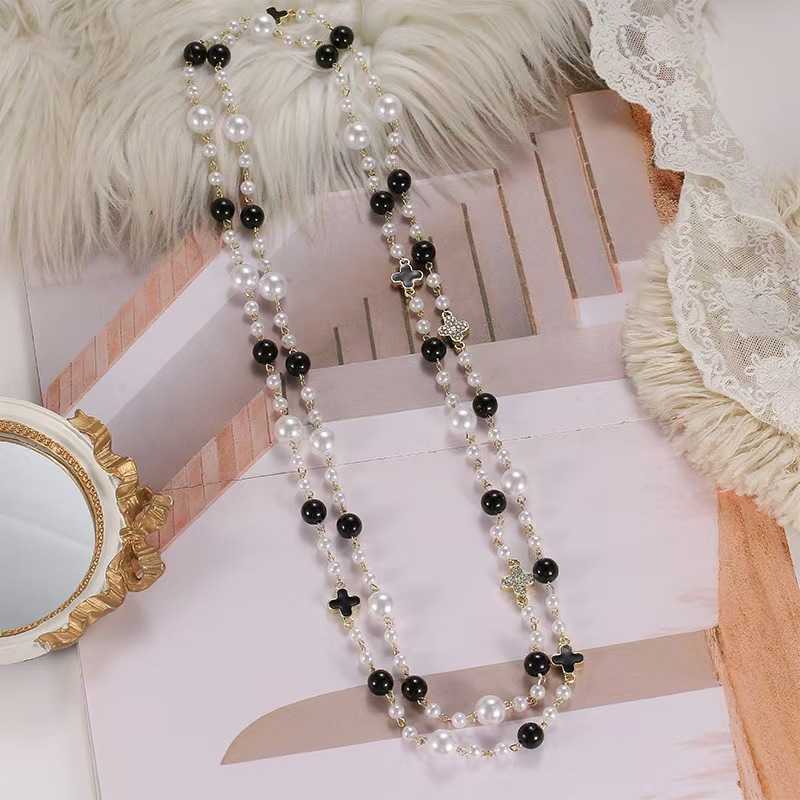 Black beads, necklace, four-leaf clover