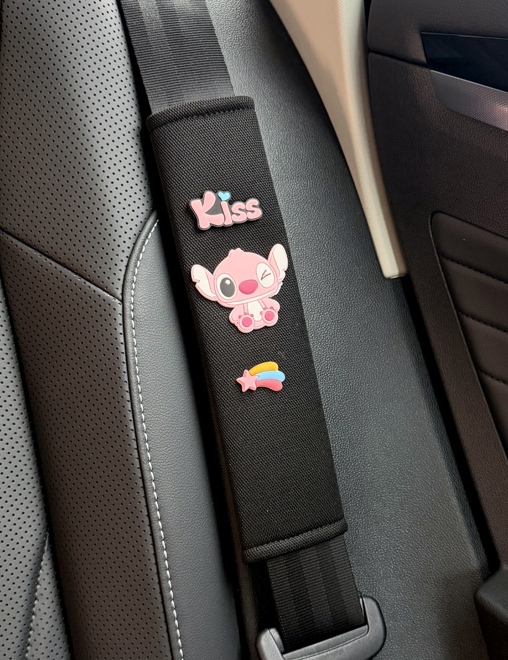 Car Seatbelt Shoulder Pad, Anti-Strangle Protective Cover, Cute Stitch Cartoon Car Interior Decoration, Universal Model