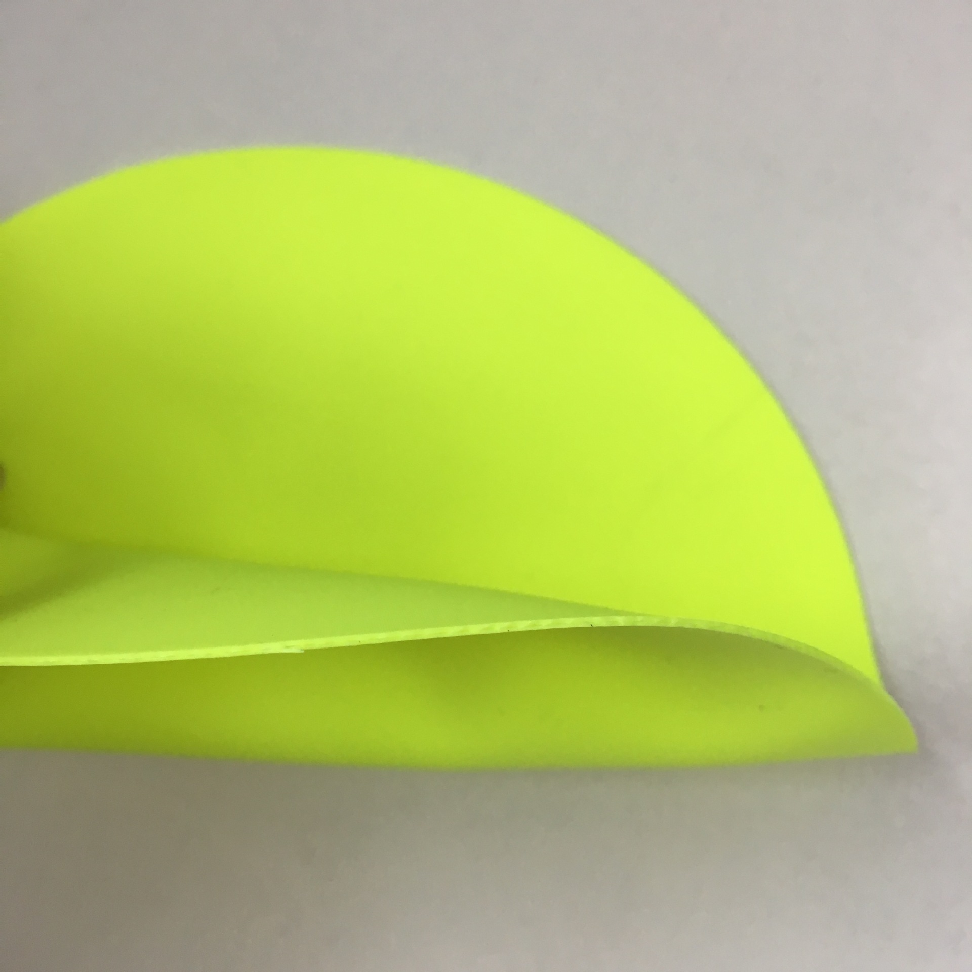 宁波科琦达阻燃耐酸碱荧光色防护服用PVC涂层夹网布 防化服面料