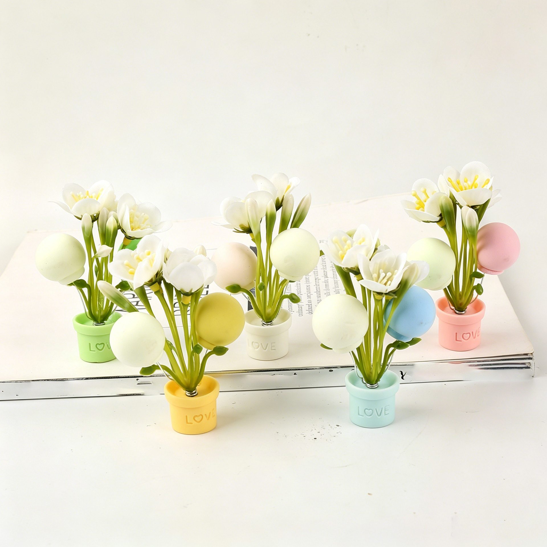 Innovación de nuevos productos adornos de automóviles de simulación de flores adornos interiores adornos lindos creativos frescos y románticos