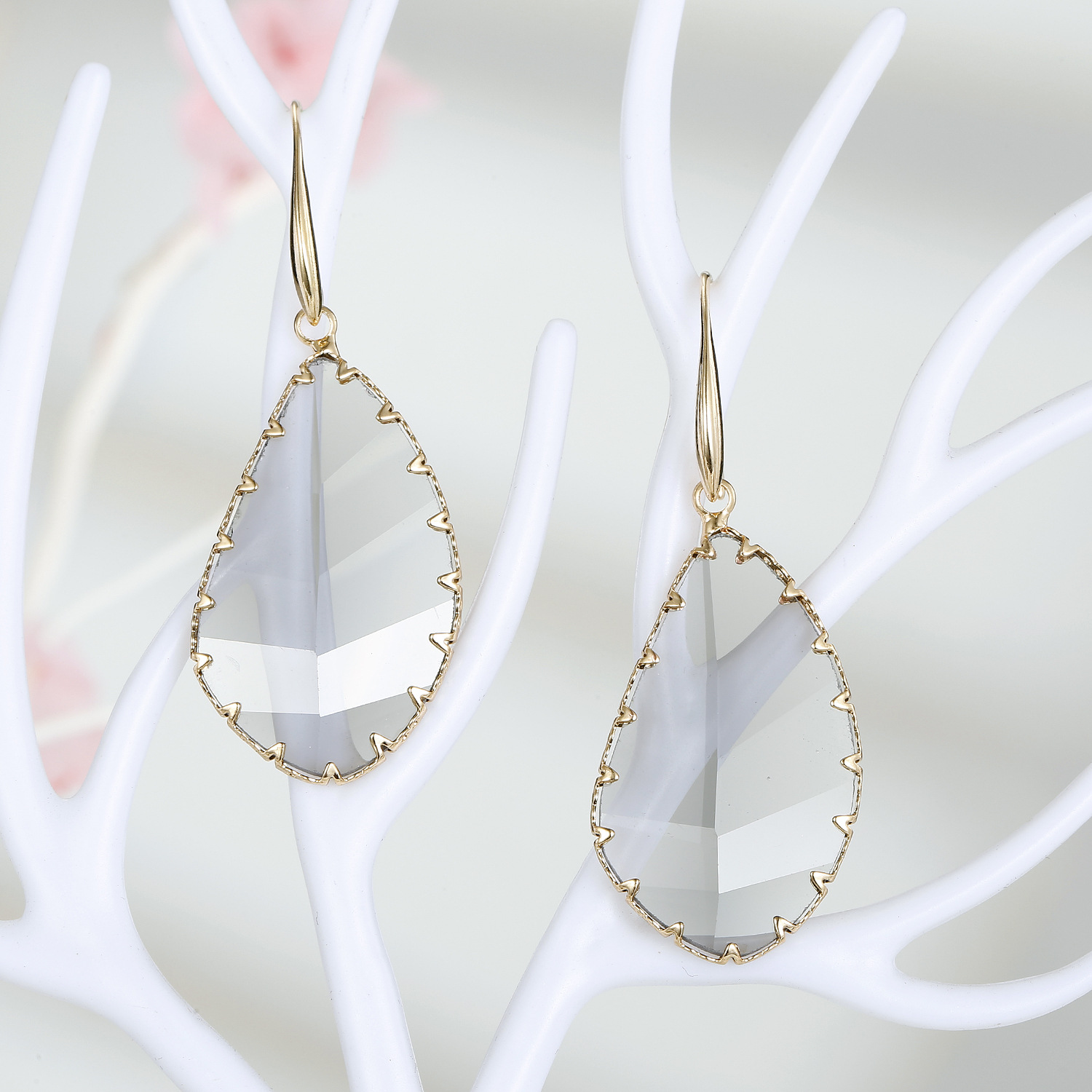 New Fashion Geometric Crystal Earrings display picture 5