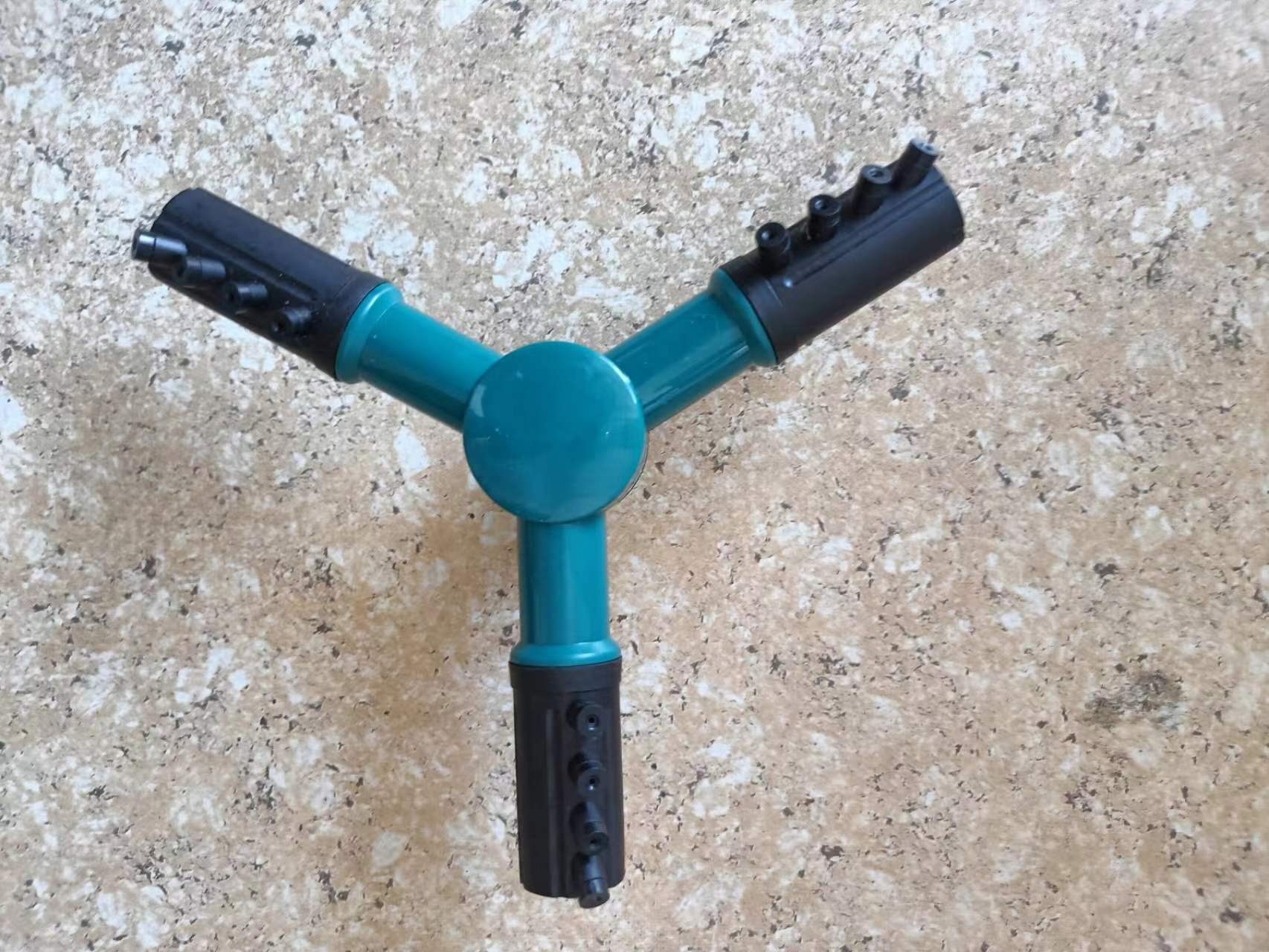 360 grados rociadores rotativos automáticos para riego de vivero rociadores de tres puntas en serie