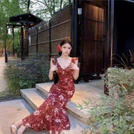 气质超仙红色无袖荷叶边吊带连衣裙设计感女神范复古碎花包臀长裙