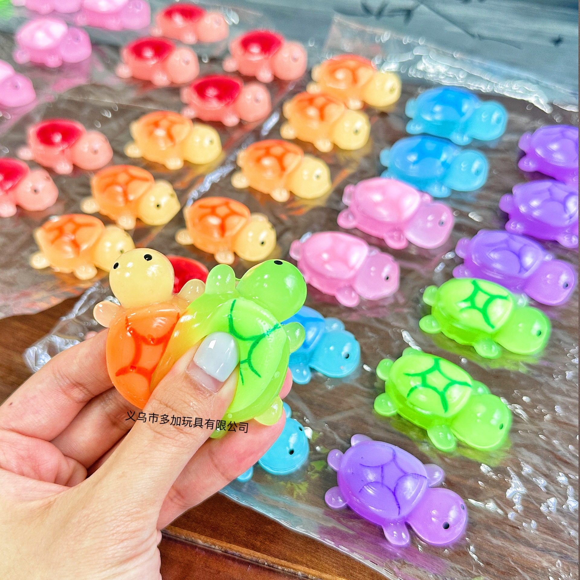 B bicolor tortuga luminosa colgante nariz pequeña pellizco ga pellizco colgante bolso con campana tpr pellizco pellizco fábrica directa