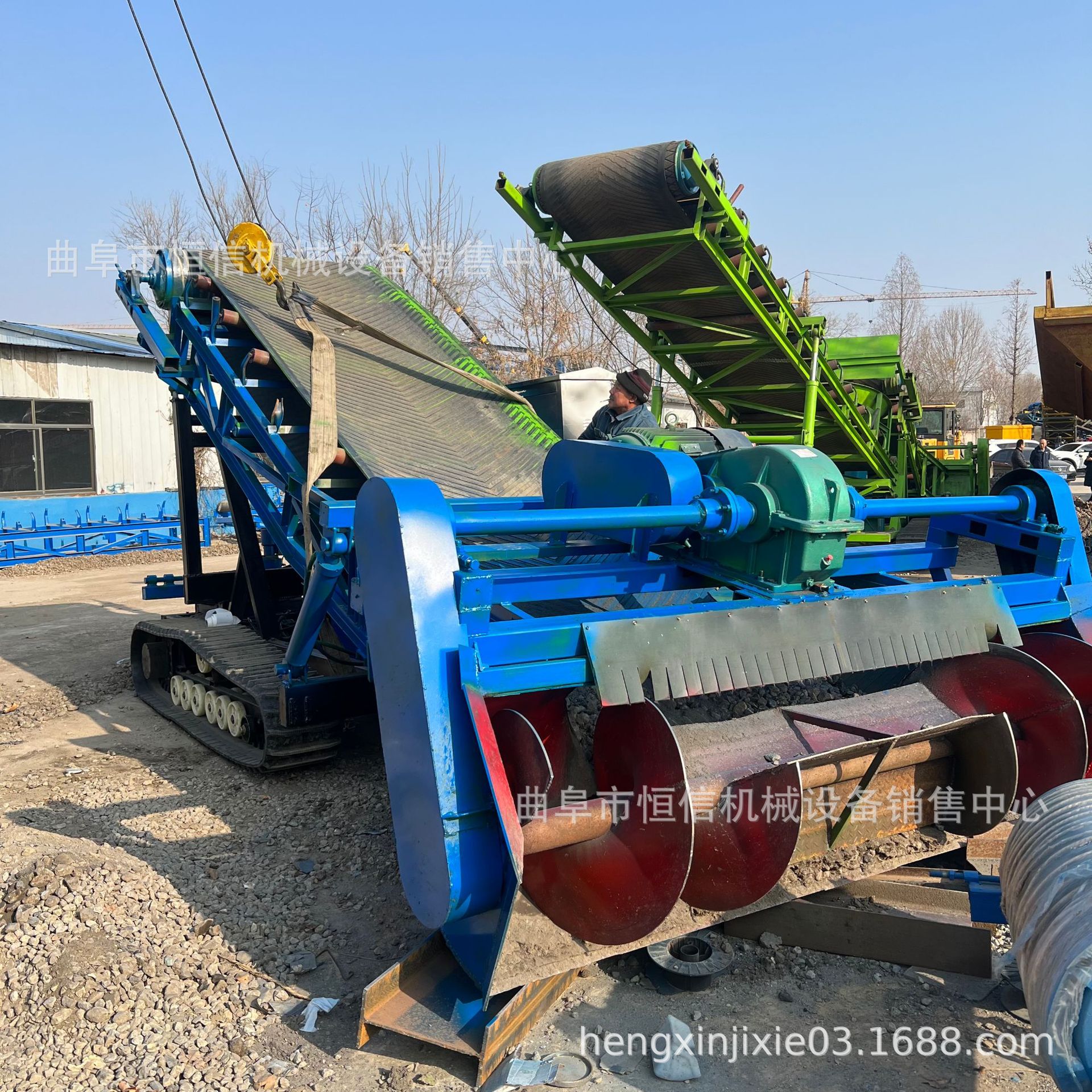 行走式履带移动碎石子装车输送机zcjb 600mm木块木片自动取料机