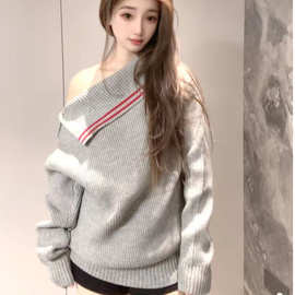 灰色不规则毛衣女款新款冬季穿搭斜肩上衣宽松高级感针织衫