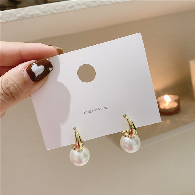 Fashion Pearl Earrings Niche Simple Alloy Ear Buckle Women display picture 4