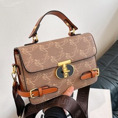 網紅包包女2024新款外貿復古印花手提小方包百搭寬肩帶斜挎單肩包