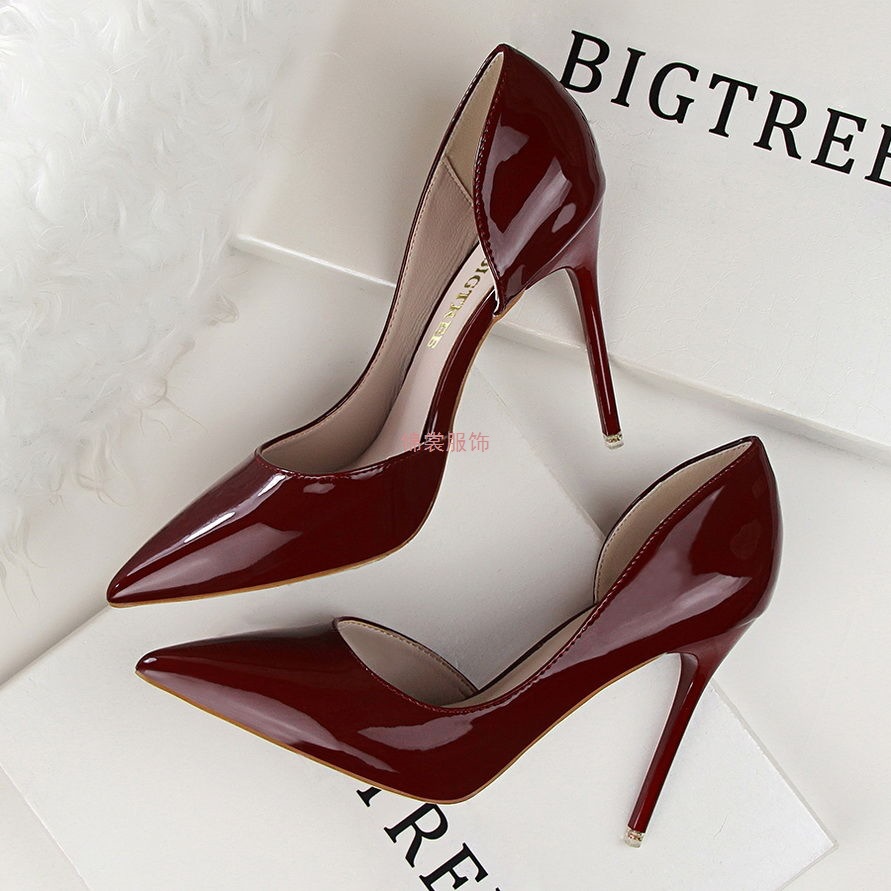 2025新款裸色细跟凉鞋漆皮尖头鞋侧镂空性感显瘦高跟鞋女单鞋